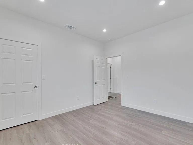 6744 Radford Ave — Photo 32