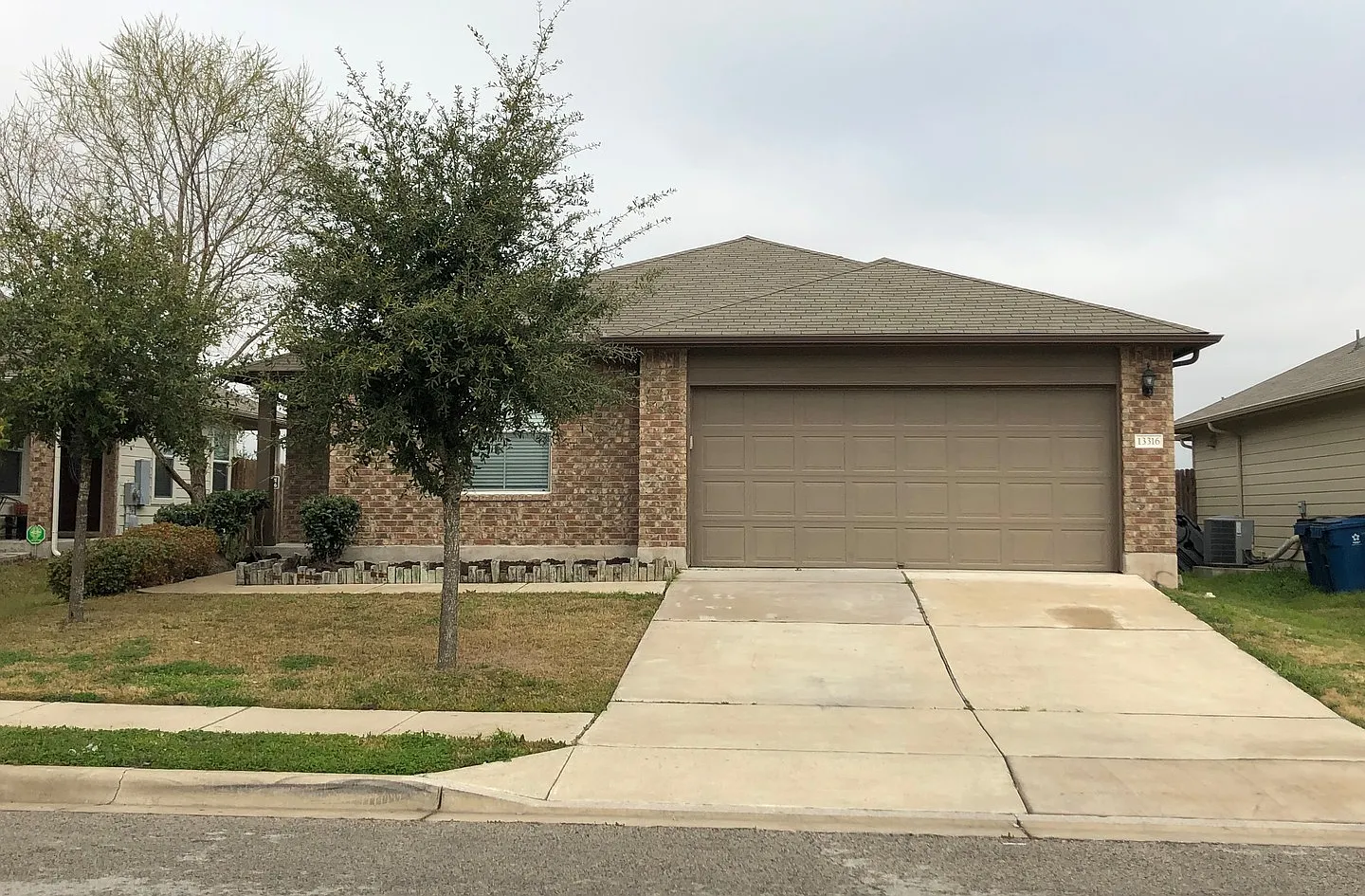 4 Bedroom Charm in Manor — Photo 1