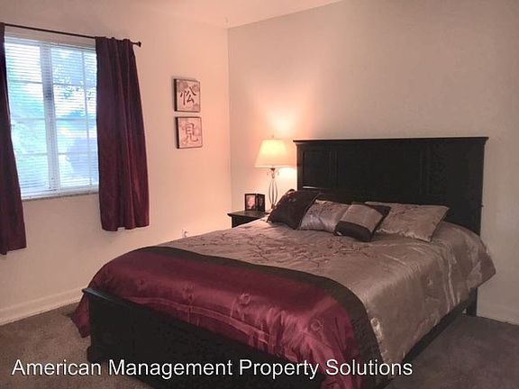 5th image of 301 Jamestown Cir APT B
