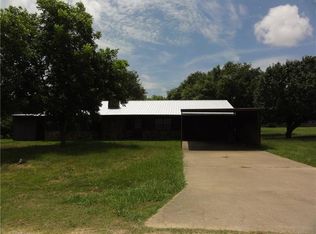 910 E Letava Dr, Mabank, TX 75147