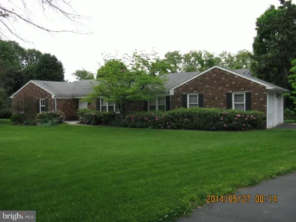 2324 Pine View Dr, Malvern, PA 19355