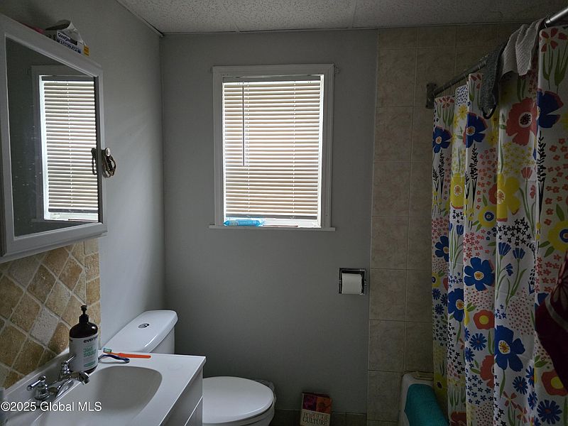 5th image of 1604 Carrie Street