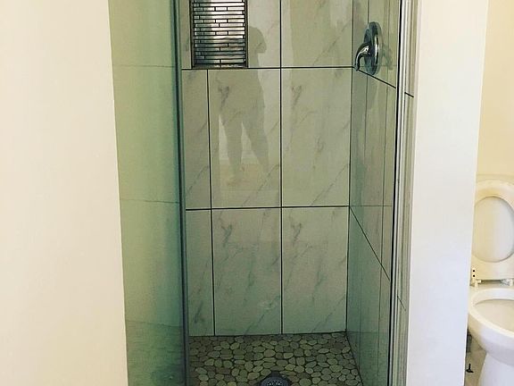 3rd image of 915 N Stoneman Ave APT 11