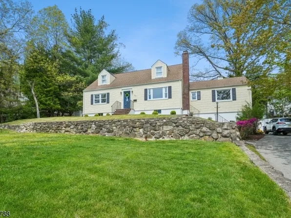 27 Dogwood Rd, Morris Plains Boro, NJ 07950