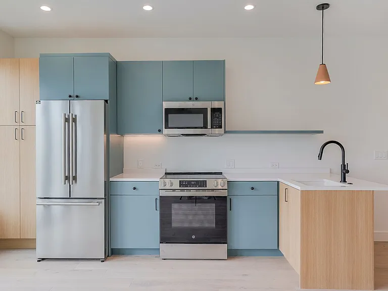 309 W Daggett Ave — Photo 4