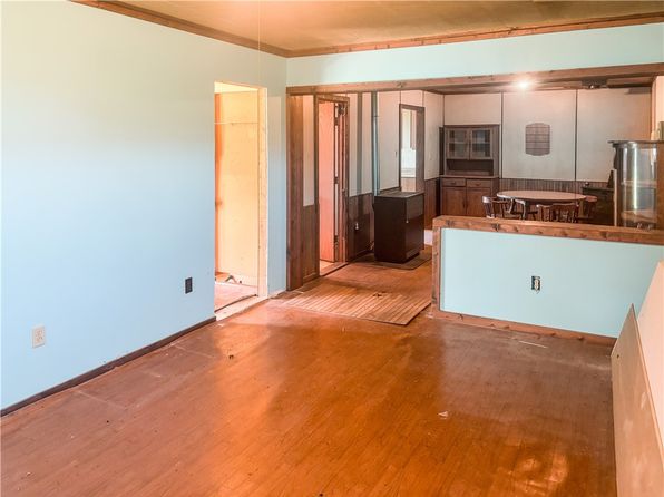 20026 N County Road 2450e, Oakland, IL 61943