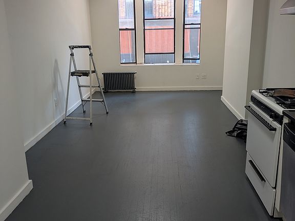 4th image of 204 Livingston St APT 22