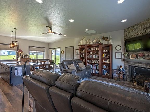 3rd image of 1850 23rd St #15
