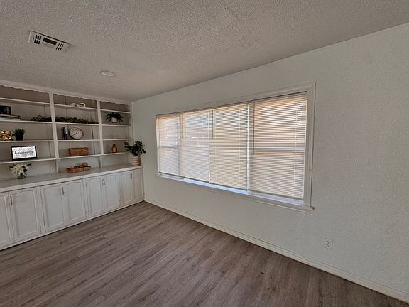3rd image of 3020 Shirley Ln