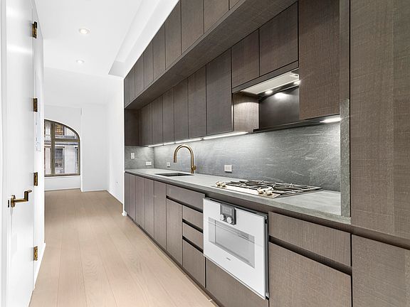 3rd image of 130 William St APT 11A