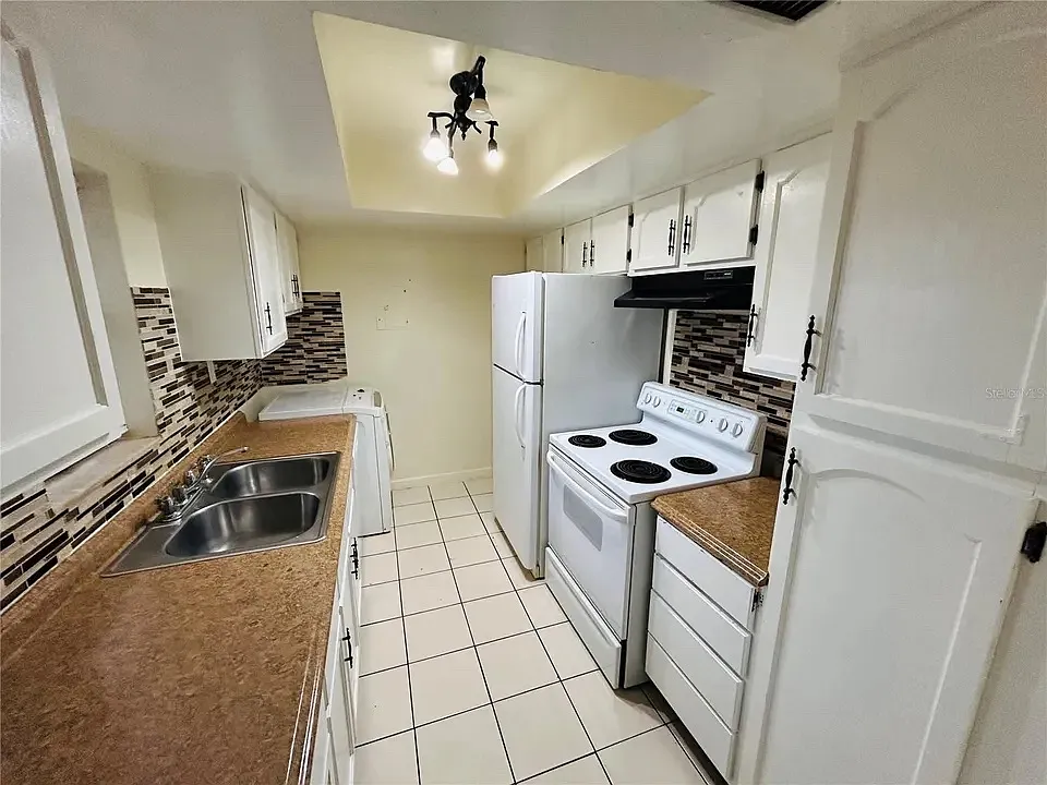 Building Photo - 2636 Lemon Tree Ln #2636