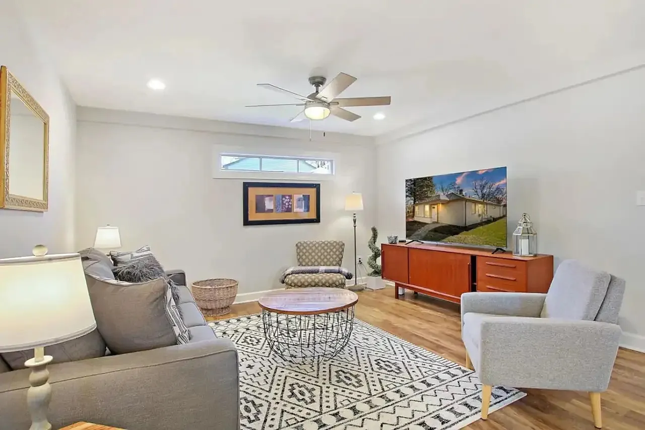 3 bed, 1742 sqft, $5,500 — Photo 1