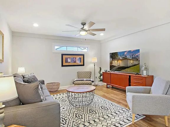 2nd image of 841 E Rockland Rd