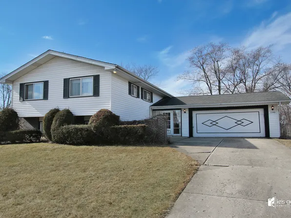 1540 Dennison Rd, Hoffman Estates, IL 60169