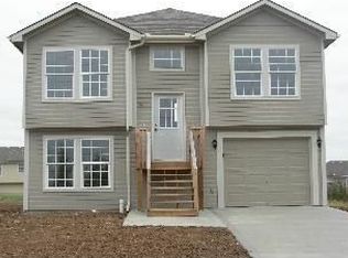 306 NE 5th St, Oak Grove, MO 64075