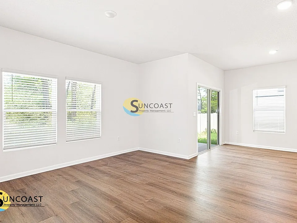 8 Pine Court Dr