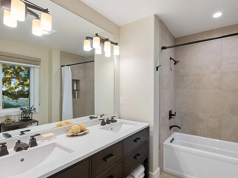 Main house secondary bedroom bathroom