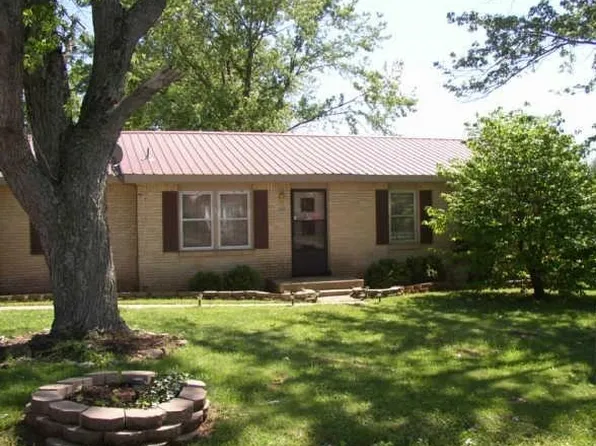 1109 Nicholson St, Decherd, TN 37324