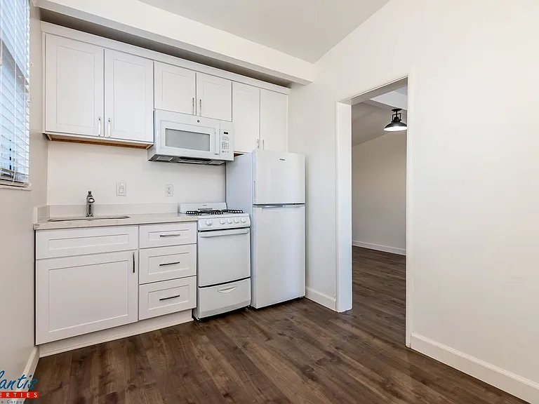 355 N Autumn St #365 — Photo 2