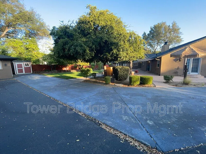 4 bed, 3.0 bath, 3050 sqft, $4,950 — Photo 4