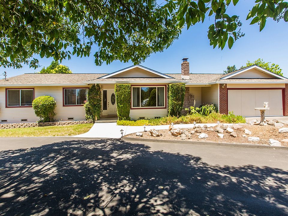 1st image of 2085 Chester Dr
