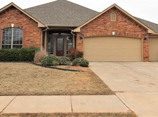 1304 NW 15th St, Moore, OK 73170