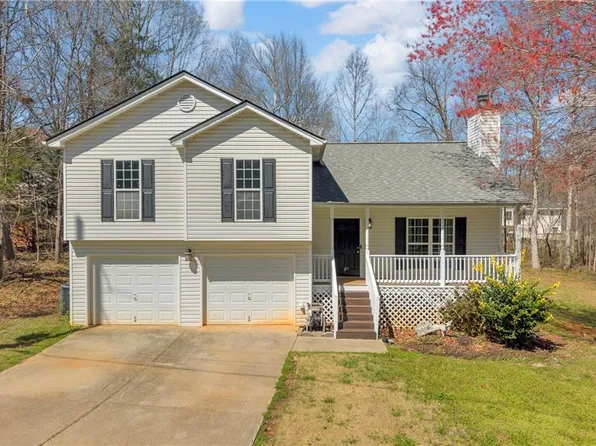 910 Ivy Hills Cir, Mount Airy, GA 30563