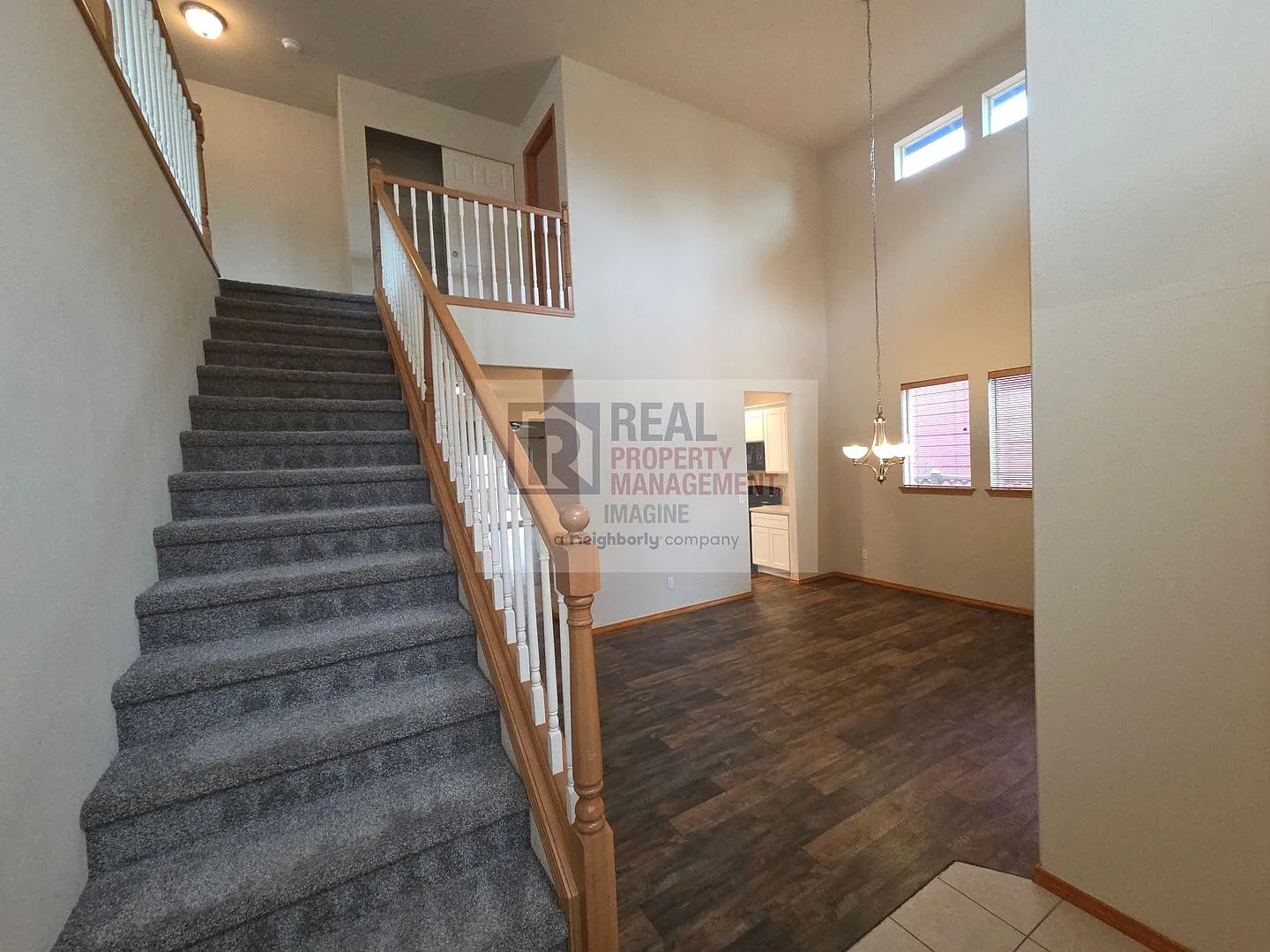 Beautiful 3 bedroom, 2.5 bath home — Photo 4