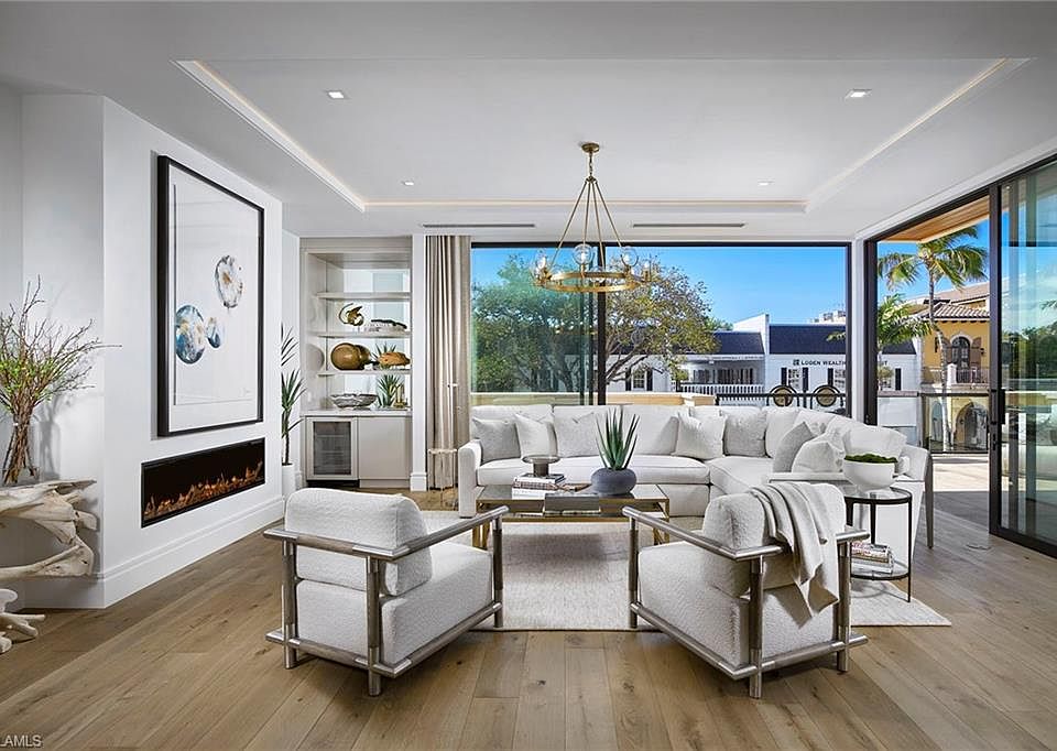 1st image of 505 5th Ave S #202