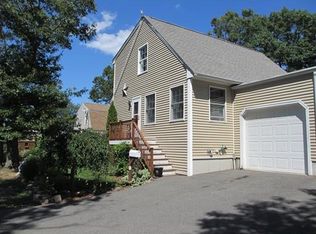 37 Green St, Gloucester, MA 01930