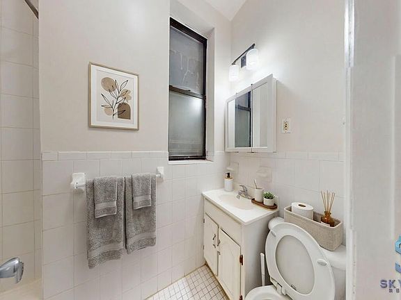 3rd image of 876 Greene Ave #1C