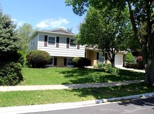 264 Dundee Pkwy, Buffalo Grove, IL 60089