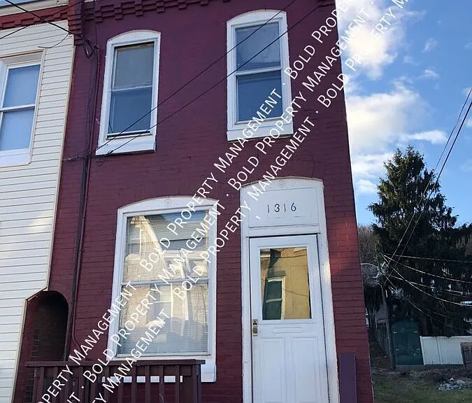 1316 Kenny St — Photo 1