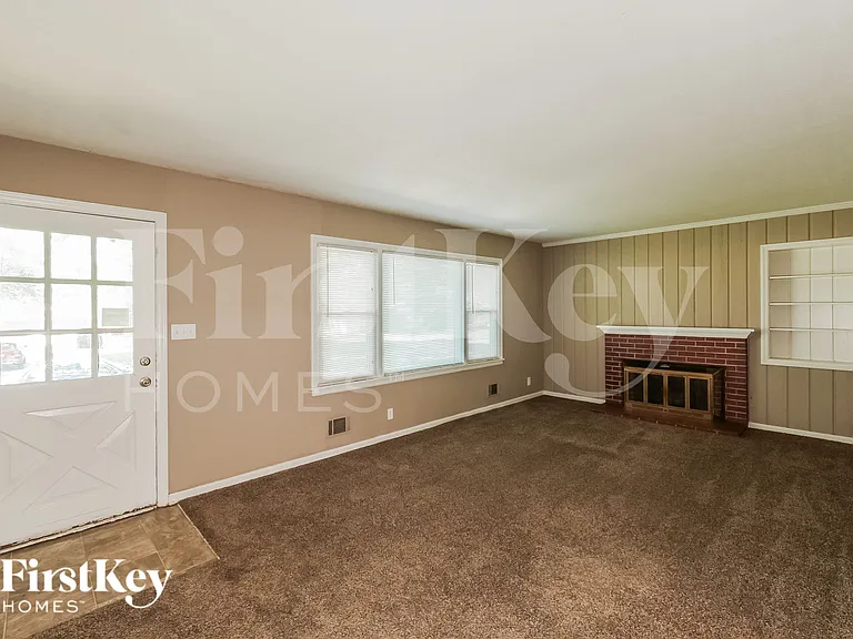 7607 Arlington Ave — Photo 2