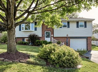 3174 Greenridge Dr, Lancaster, PA 17601