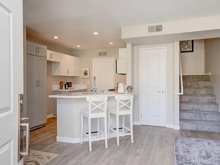 River Ranch Townhomes & Apartments — Photo 63