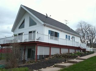 9085 Chestnut Ridge Rd, Middleport, NY 14105