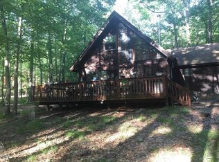 190 Eastwood Dr, Greentown, PA 18426