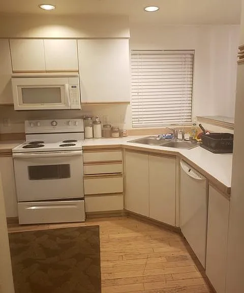 Kitchen (stove to be replaced with new one prior to move in)