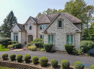 2367 Waterford Village Dr, Sylvania, OH 43560