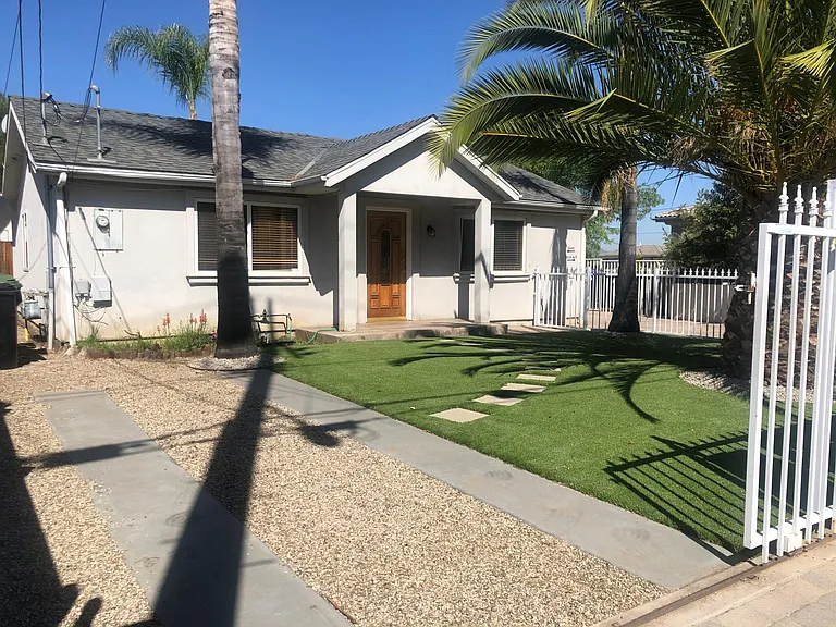 5111 Avenida Oriente — Photo 1