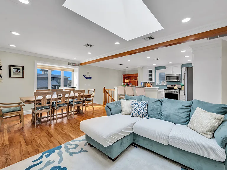 15 Seville Dr — Photo 24