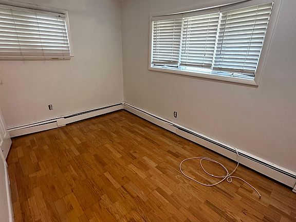 3rd image of 50 Hearth Ln