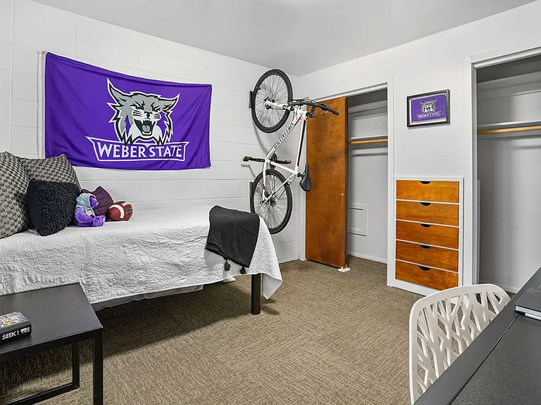 STUDENT HOUSING - MUST BE 18-30YRS OLD — Photo 8