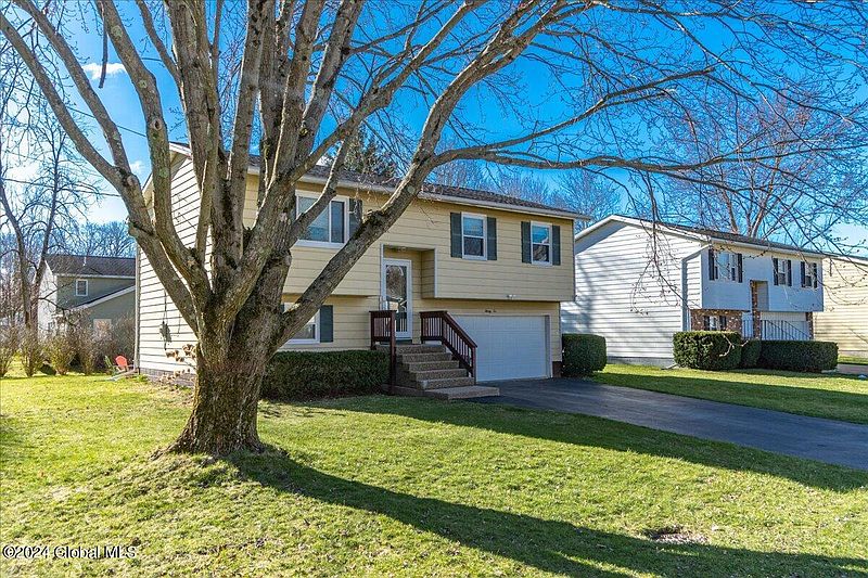 2nd image of 32 Holly Boulevard
