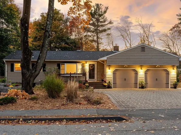 27 Lawrence St, Wilmington, MA 01887