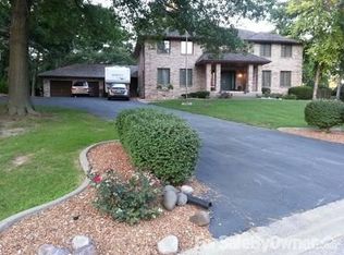 17 Georgetowne Rd, Sherman, IL 62684