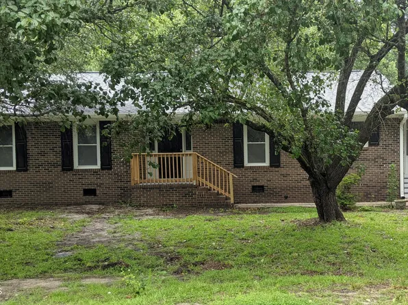 1075 Clubview Drive, Williamston, NC 27892