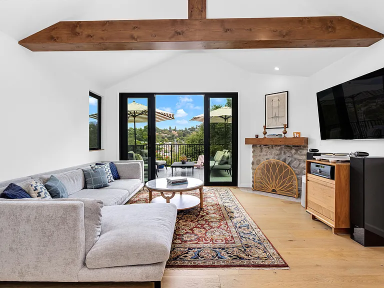 817 Annan Ter — Photo 16