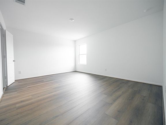 5th image of 9919 Oakheath Bluff Dr